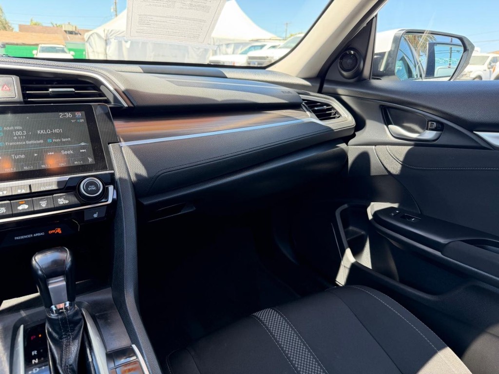 Honda Civic Vehicle Full-screen Gallery Image 26