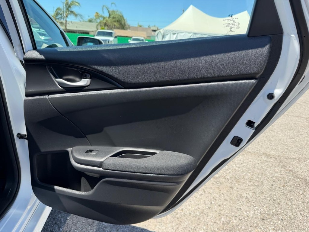 Honda Civic Vehicle Full-screen Gallery Image 37