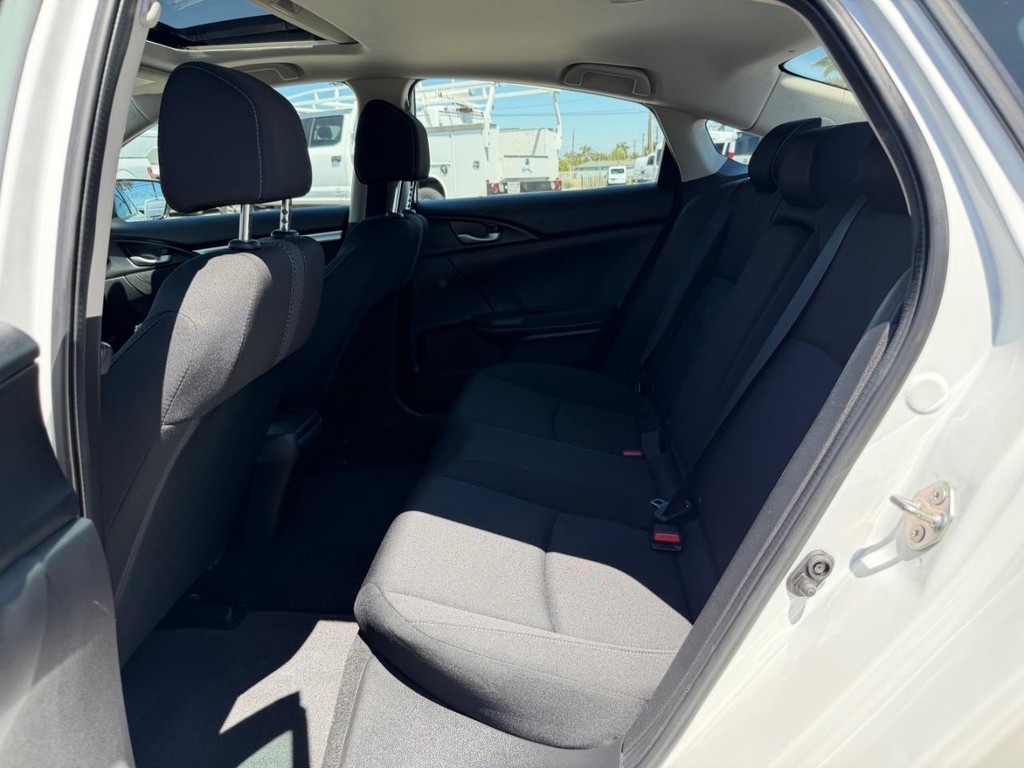 Honda Civic Vehicle Full-screen Gallery Image 40