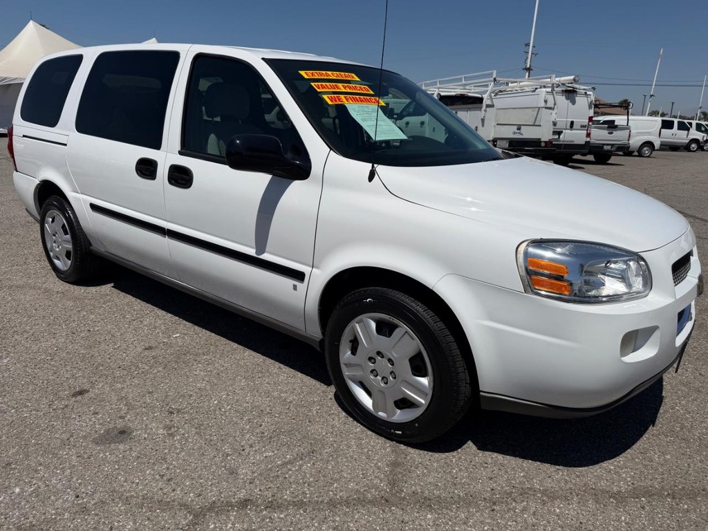 Chevrolet Uplander Vehicle Full-screen Gallery Image 03