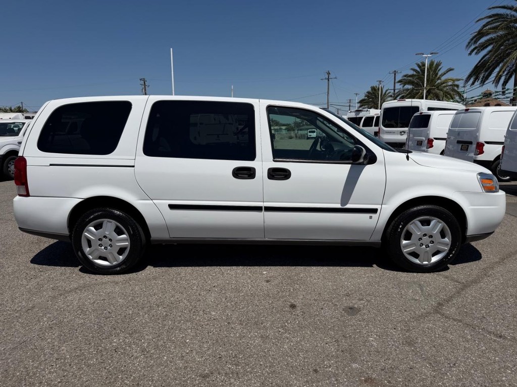 Chevrolet Uplander Vehicle Full-screen Gallery Image 05