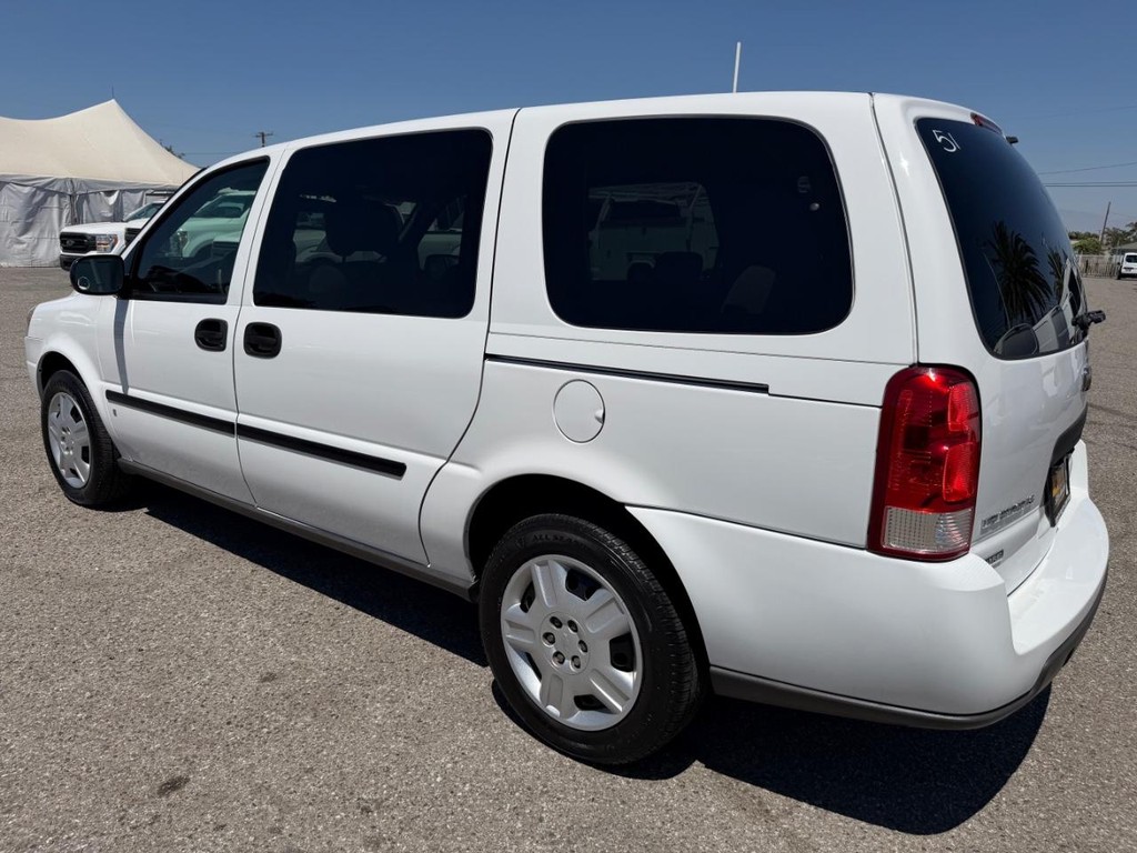 Chevrolet Uplander Vehicle Full-screen Gallery Image 09