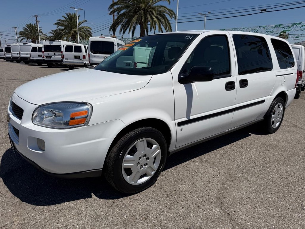 Chevrolet Uplander Vehicle Full-screen Gallery Image 12