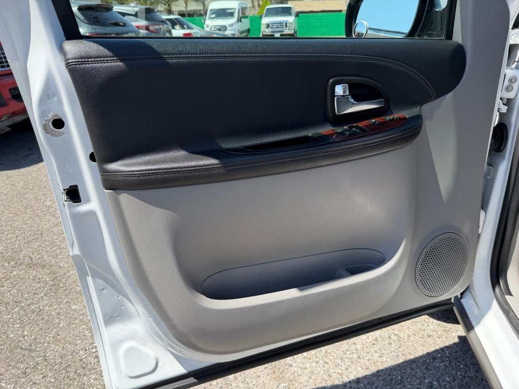 Chevrolet Uplander Vehicle Full-screen Gallery Image 15
