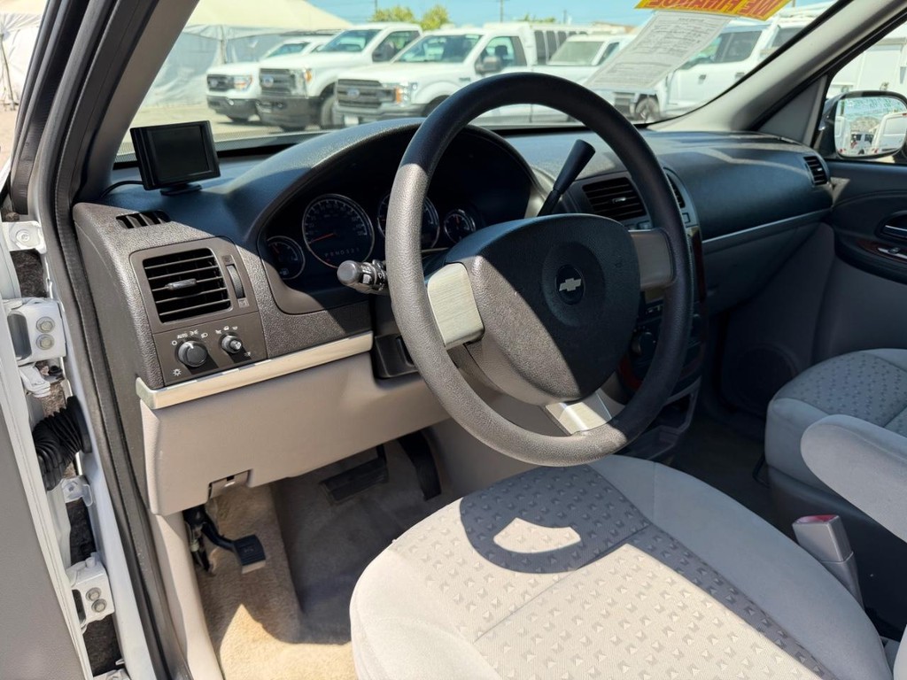 Chevrolet Uplander Vehicle Full-screen Gallery Image 16
