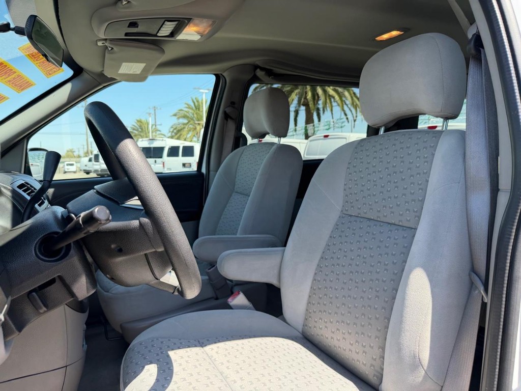 Chevrolet Uplander Vehicle Full-screen Gallery Image 18
