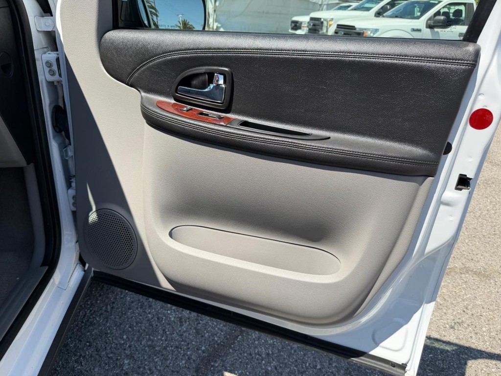 Chevrolet Uplander Vehicle Full-screen Gallery Image 19