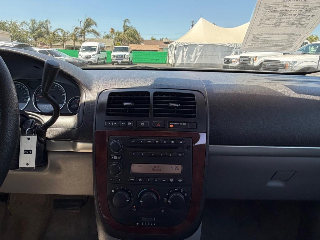 Chevrolet Uplander Vehicle Full-screen Gallery Image 25