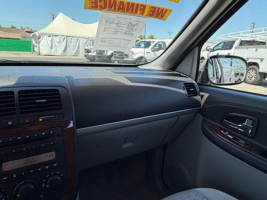 Chevrolet Uplander Vehicle Full-screen Gallery Image 26