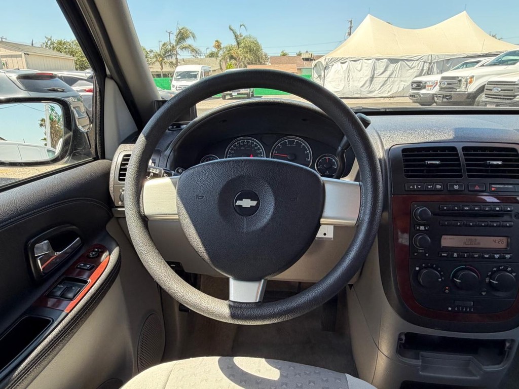 Chevrolet Uplander Vehicle Full-screen Gallery Image 27