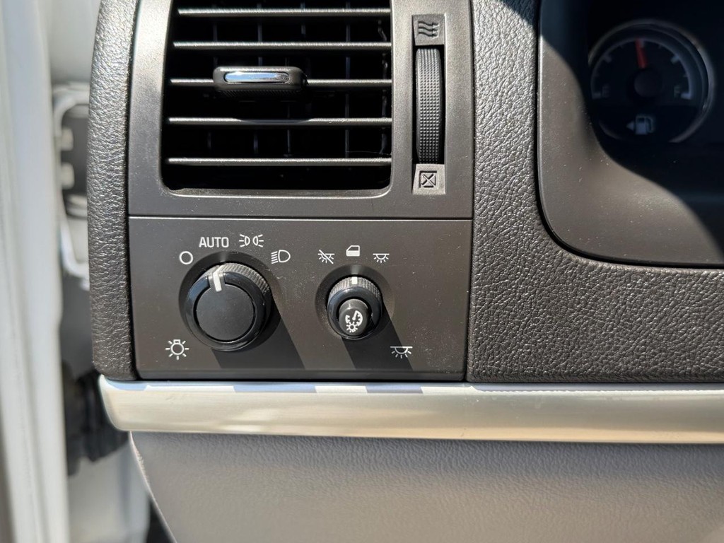 Chevrolet Uplander Vehicle Full-screen Gallery Image 29