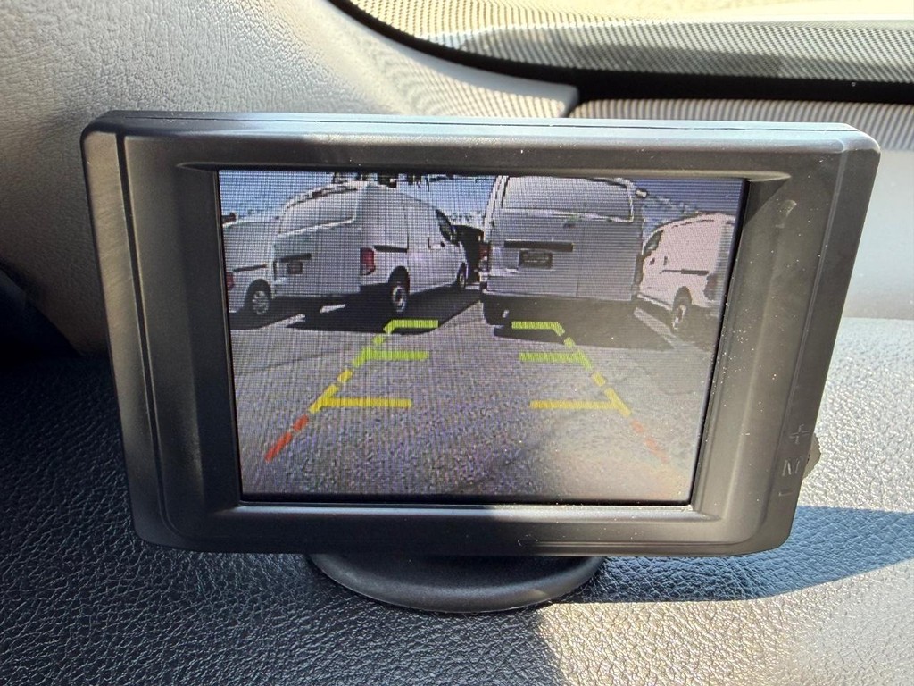Chevrolet Uplander Vehicle Full-screen Gallery Image 30