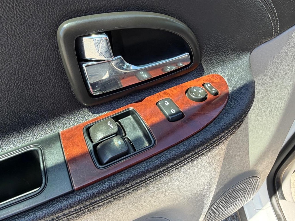 Chevrolet Uplander Vehicle Full-screen Gallery Image 37