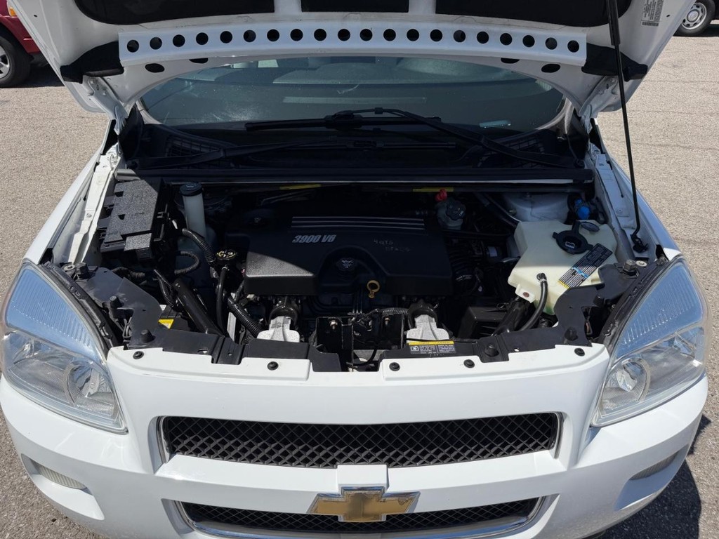 Chevrolet Uplander Vehicle Full-screen Gallery Image 41
