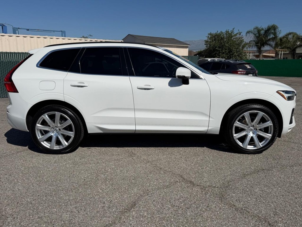 Volvo XC60 Vehicle Full-screen Gallery Image 05