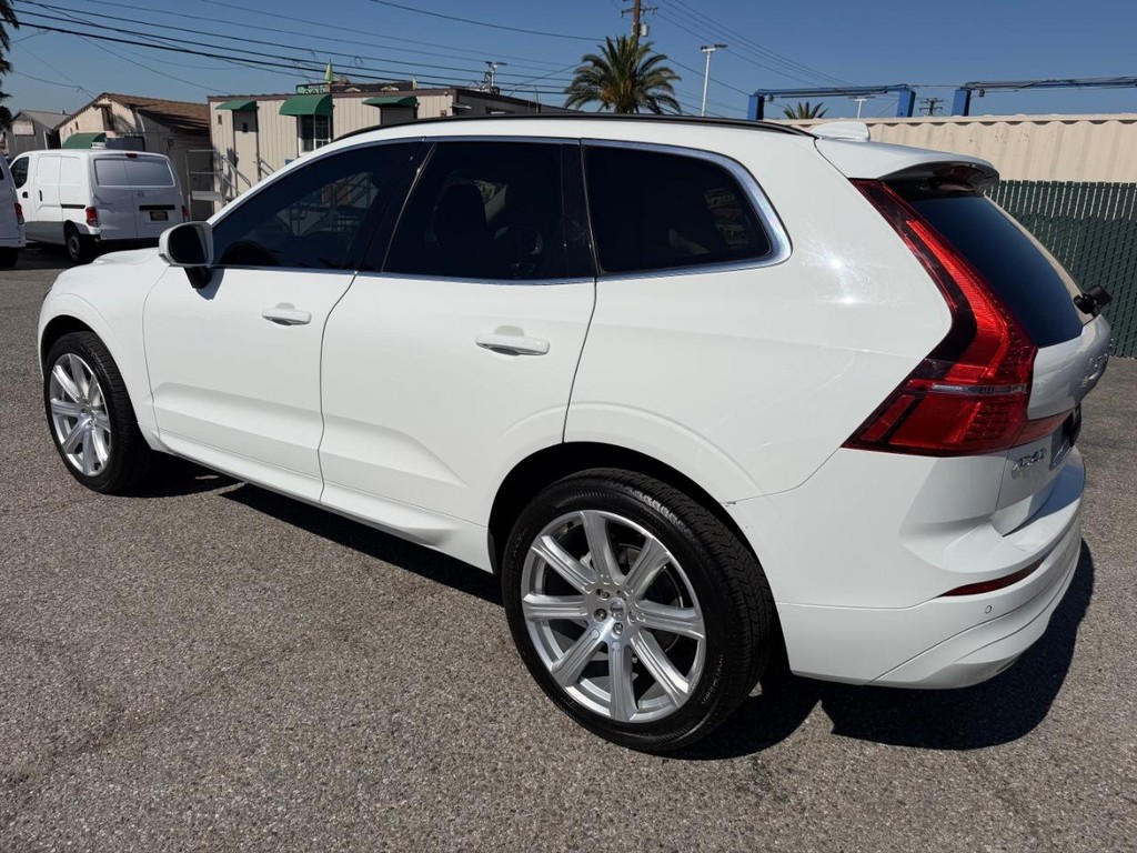 Volvo XC60 Vehicle Full-screen Gallery Image 09