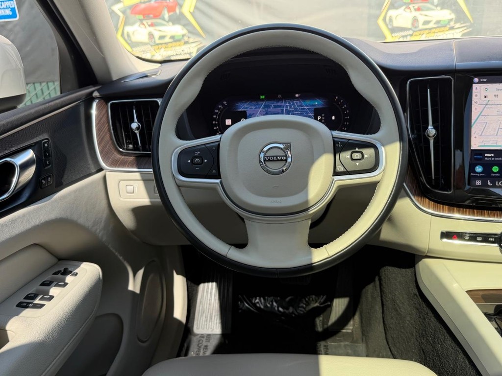 Volvo XC60 Vehicle Full-screen Gallery Image 27