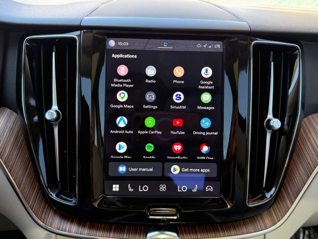 Volvo XC60 Vehicle Full-screen Gallery Image 36
