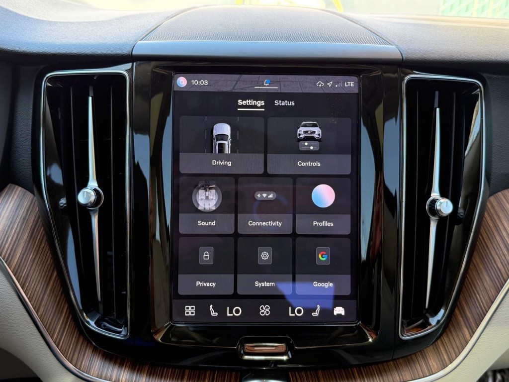 Volvo XC60 Vehicle Full-screen Gallery Image 38