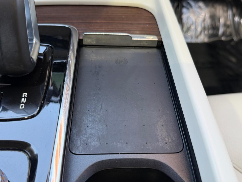 Volvo XC60 Vehicle Full-screen Gallery Image 40