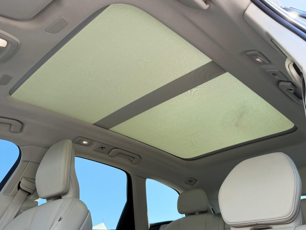 Volvo XC60 Vehicle Full-screen Gallery Image 49