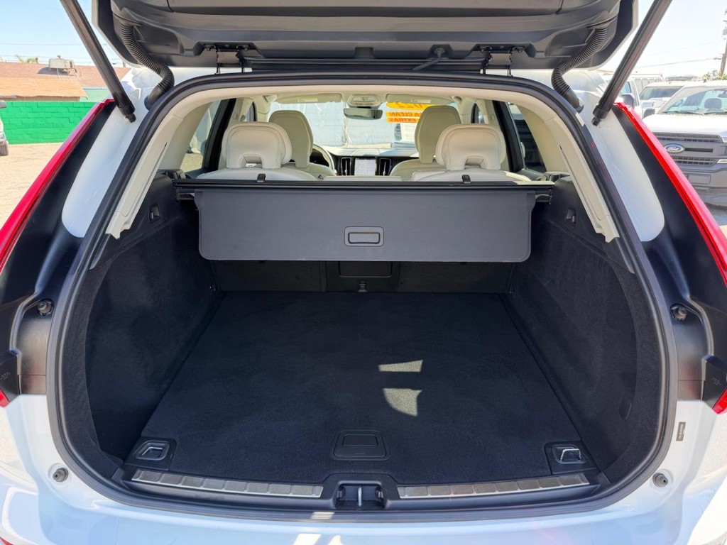 Volvo XC60 Vehicle Full-screen Gallery Image 51