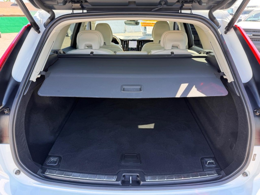 Volvo XC60 Vehicle Full-screen Gallery Image 52