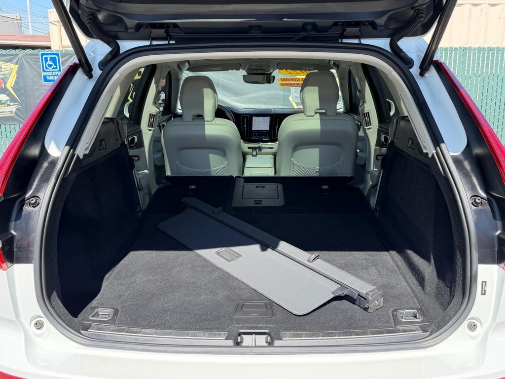 Volvo XC60 Vehicle Full-screen Gallery Image 55
