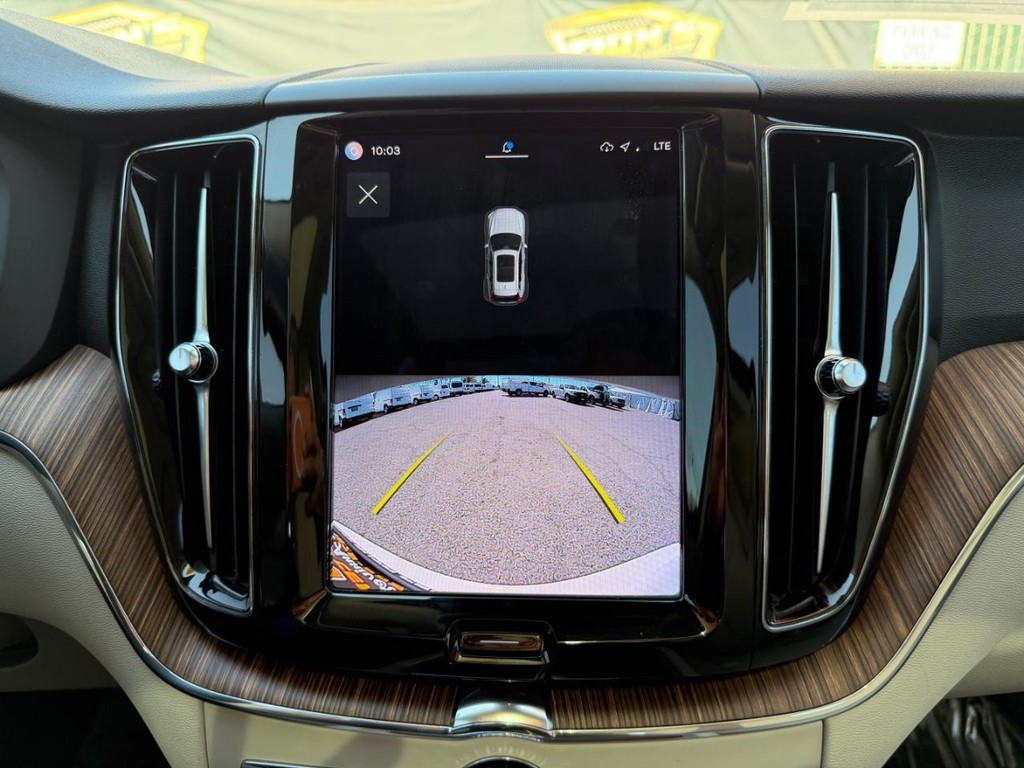 Volvo XC60 Vehicle Full-screen Gallery Image 57