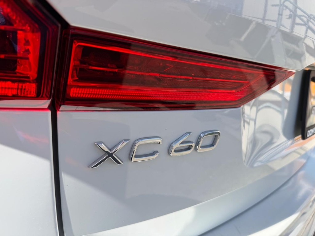 Volvo XC60 Vehicle Full-screen Gallery Image 59