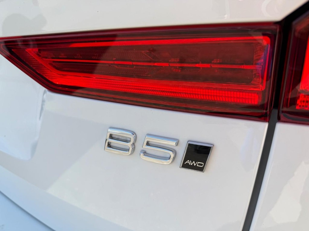Volvo XC60 Vehicle Full-screen Gallery Image 60