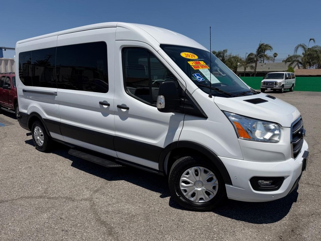 Ford Transit 350 Vehicle Full-screen Gallery Image 03