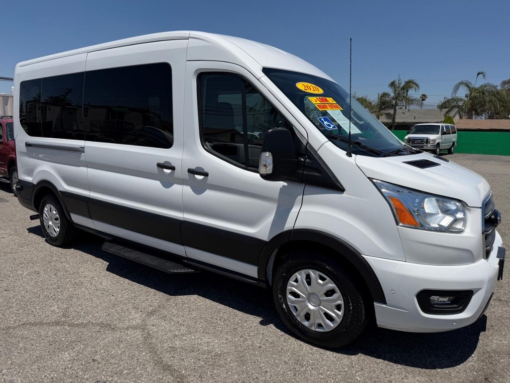 Ford Transit 350 Vehicle Full-screen Gallery Image 05