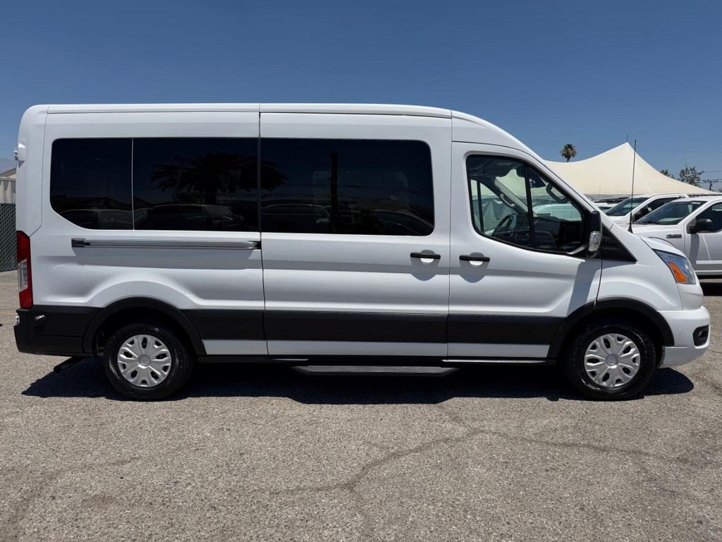 Ford Transit 350 Vehicle Full-screen Gallery Image 06