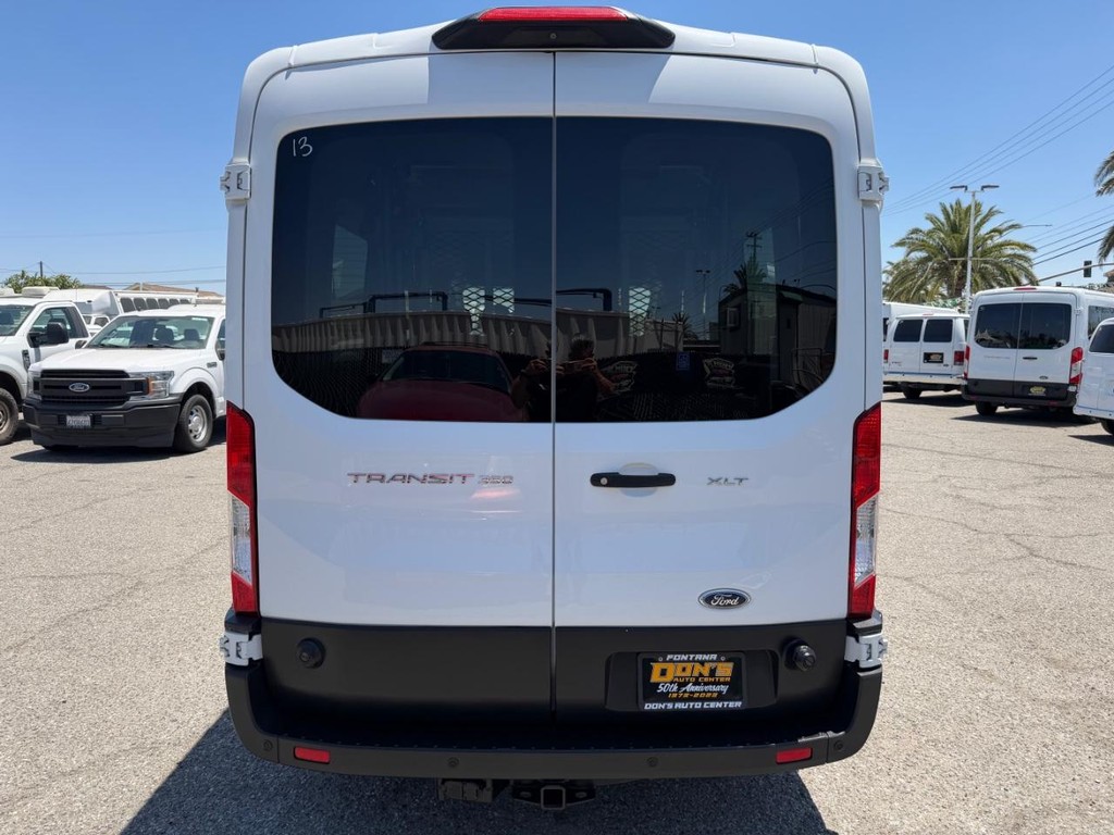 Ford Transit 350 Vehicle Full-screen Gallery Image 09