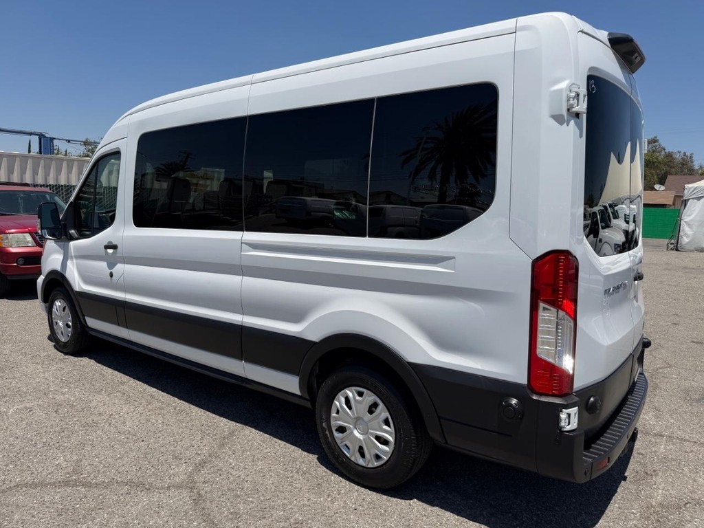Ford Transit 350 Vehicle Full-screen Gallery Image 11