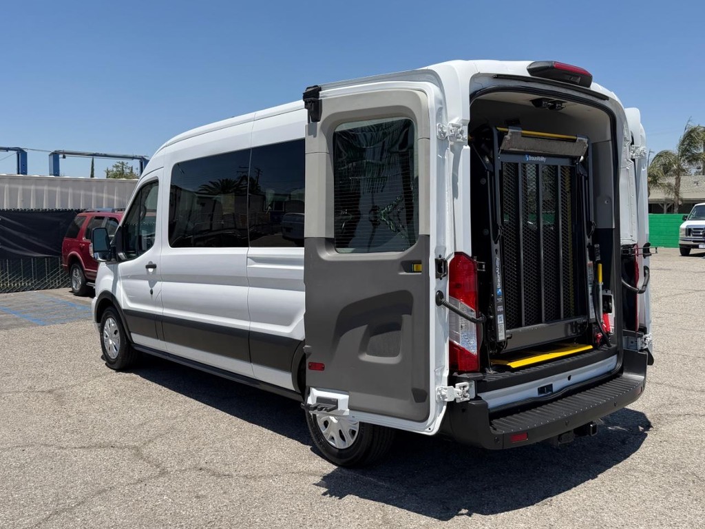 Ford Transit 350 Vehicle Full-screen Gallery Image 16