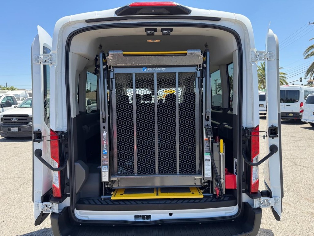 Ford Transit 350 Vehicle Full-screen Gallery Image 18