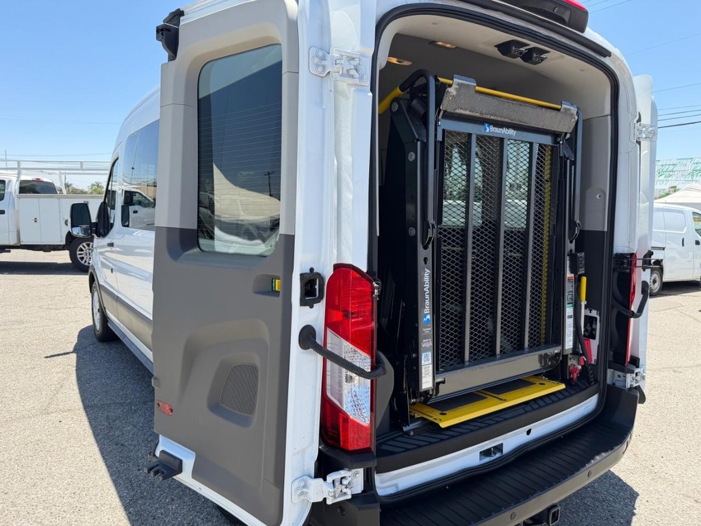 Ford Transit 350 Vehicle Full-screen Gallery Image 19
