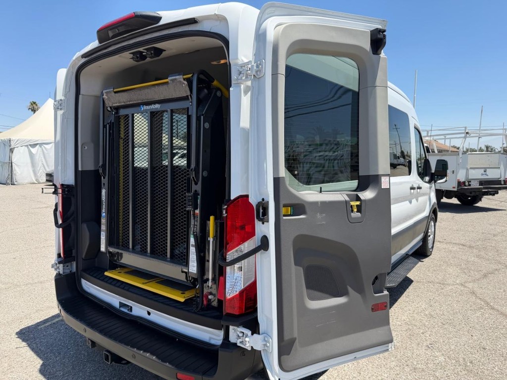 Ford Transit 350 Vehicle Full-screen Gallery Image 20