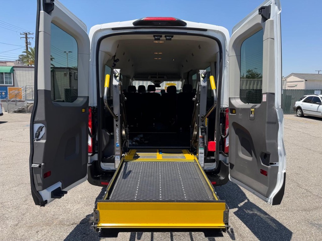 Ford Transit 350 Vehicle Full-screen Gallery Image 21