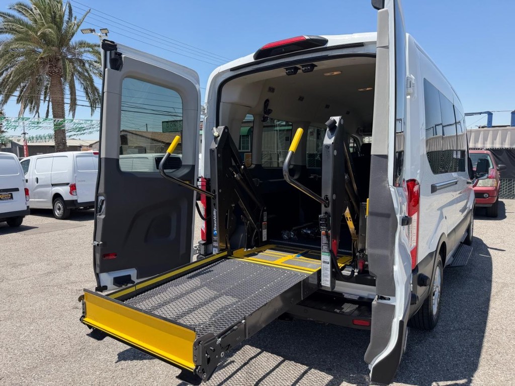 Ford Transit 350 Vehicle Full-screen Gallery Image 23