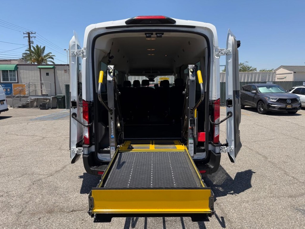 Ford Transit 350 Vehicle Full-screen Gallery Image 25