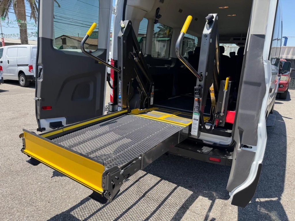 Ford Transit 350 Vehicle Full-screen Gallery Image 26