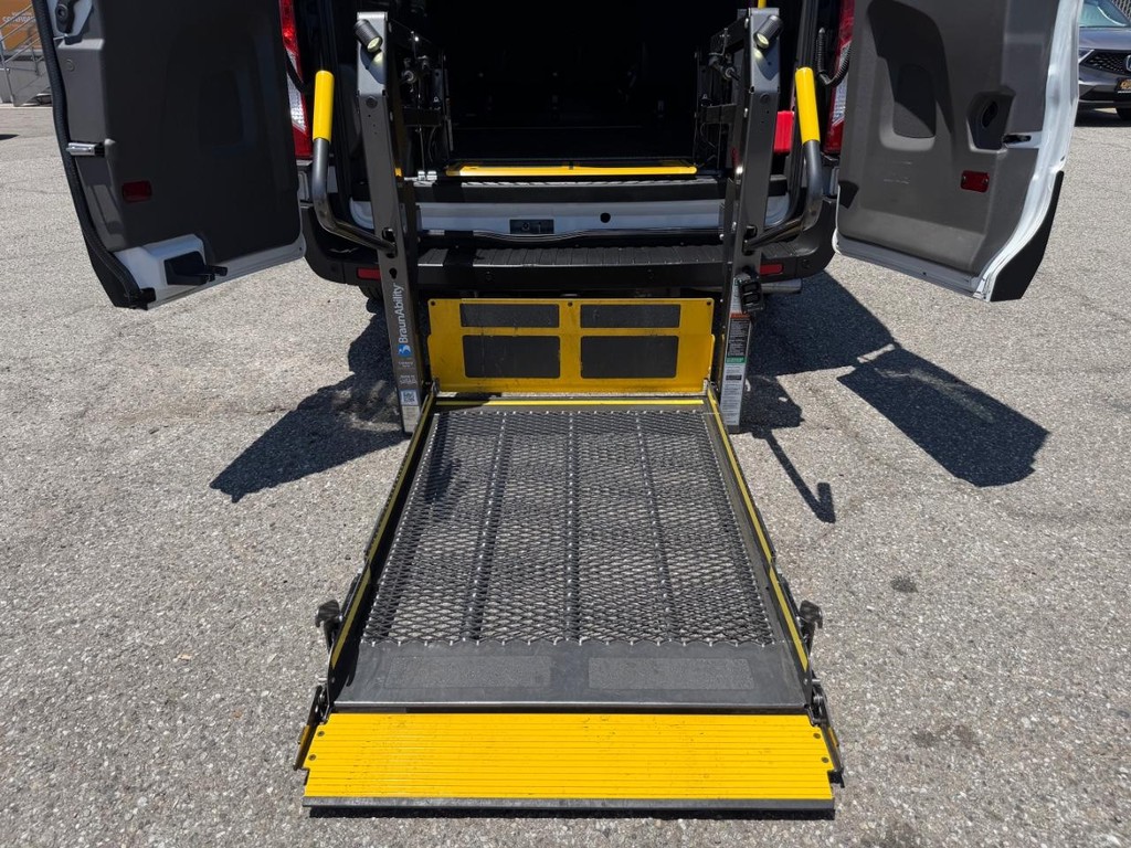 Ford Transit 350 Vehicle Full-screen Gallery Image 29