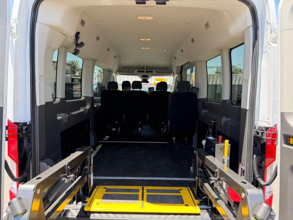 Ford Transit 350 Vehicle Full-screen Gallery Image 33
