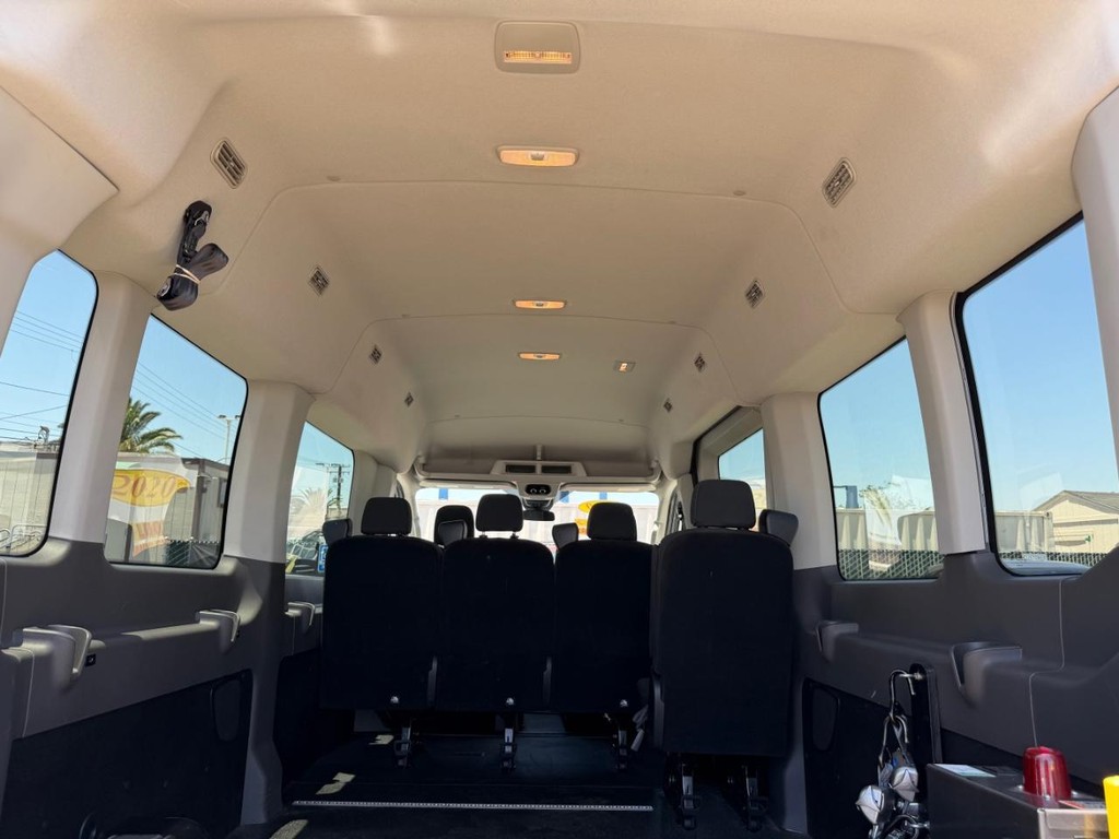 Ford Transit 350 Vehicle Full-screen Gallery Image 34