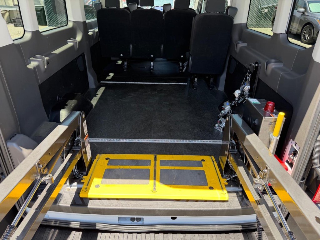 Ford Transit 350 Vehicle Full-screen Gallery Image 35