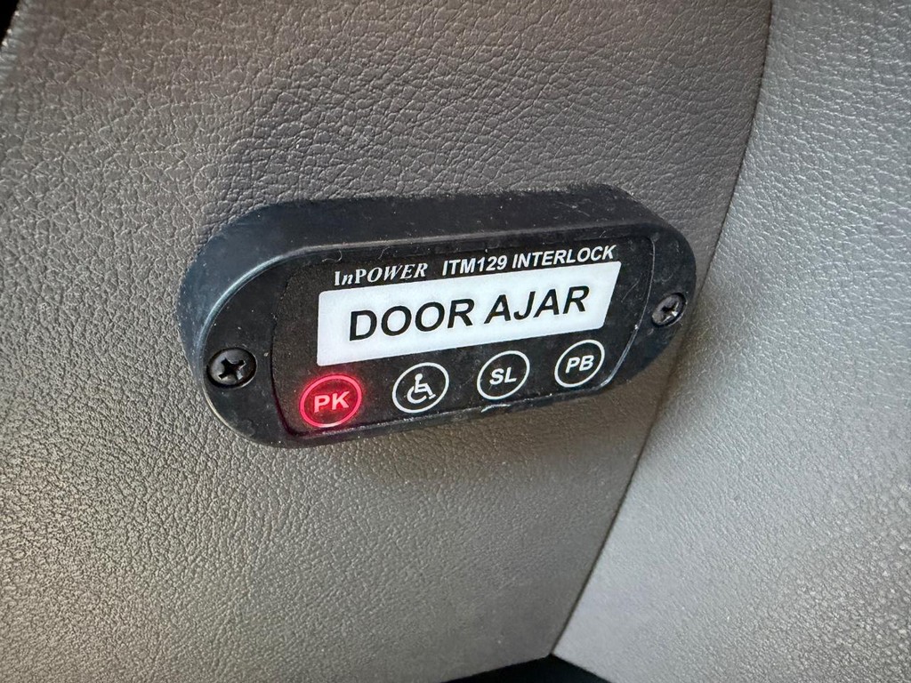 Ford Transit 350 Vehicle Full-screen Gallery Image 42