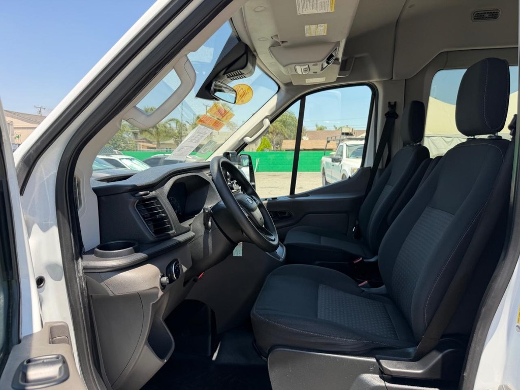 Ford Transit 350 Vehicle Full-screen Gallery Image 46